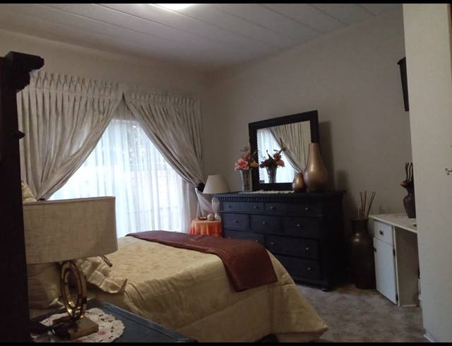 2 BEDROOM FLAT FOR SALE IN VANDERBIJLPARK CE 3